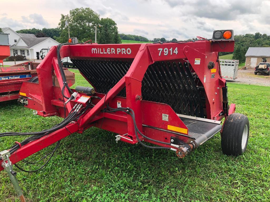 Nice Miller Pro 7914 hay merger hay buddy