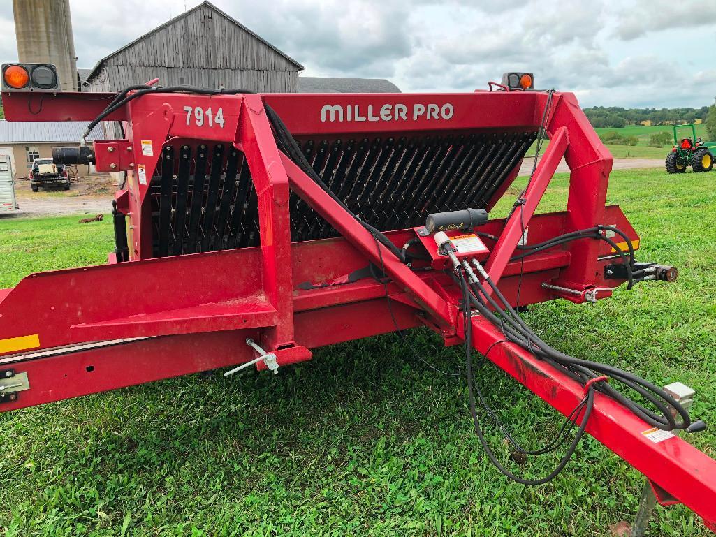 Nice Miller Pro 7914 hay merger hay buddy