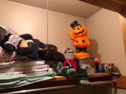 Pumpkin Blow Mold, Wreaths, Stuffed Animals, Holiday Decor, All Contents