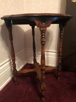 Early lamp table, flower vase