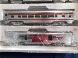 MTH Santa Fe Striped 3 Rail Aluminum Car Passenger Set