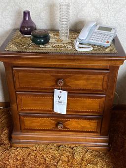 Modern 3-drawer chest with contents