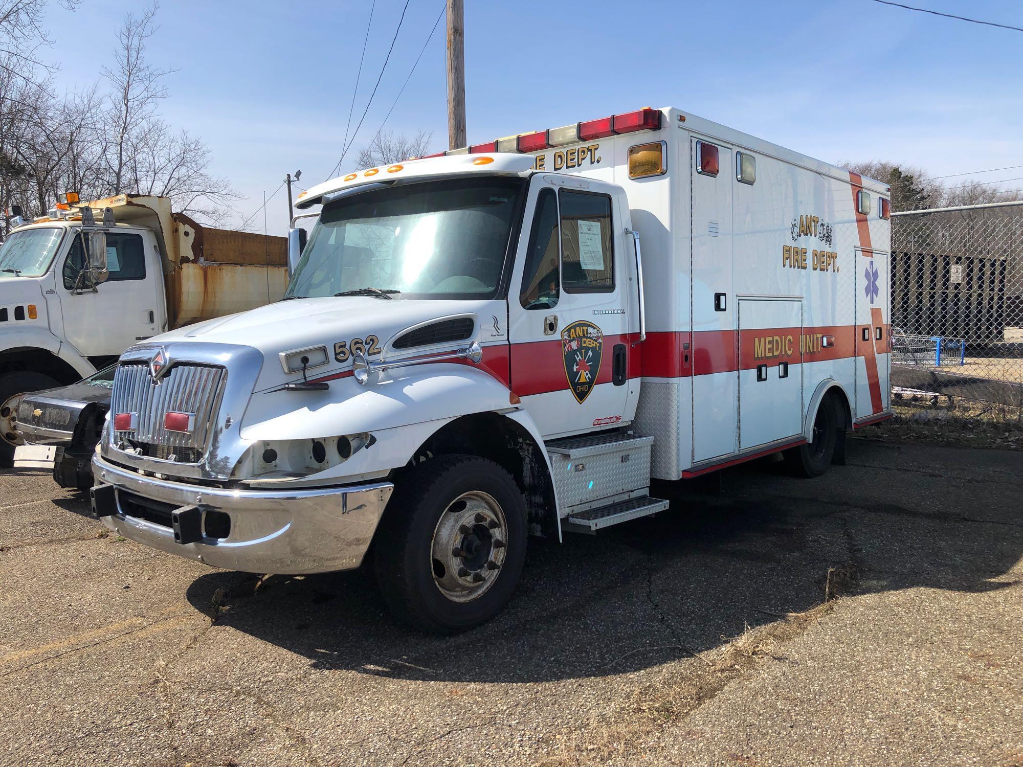 #562. 2006 IH 4300 4x2 Ambulance, Vin #1HTMNAAM06H312553, Key, Title