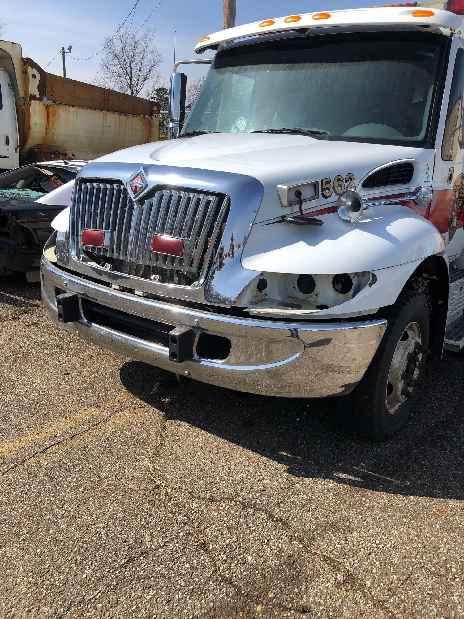 #562. 2006 IH 4300 4x2 Ambulance, Vin #1HTMNAAM06H312553, Key, Title