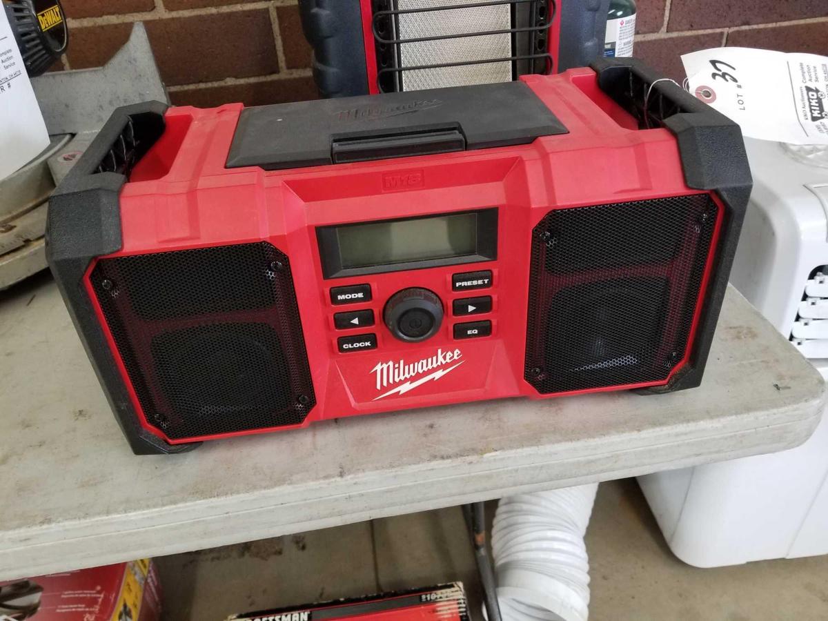 Milwaukee radio, works, no battery