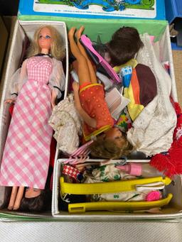 2 vintage Barbie cases and dolls with clothes