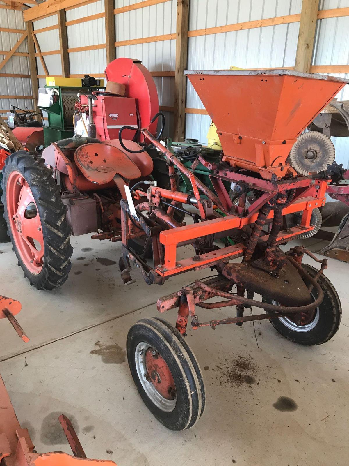 Allis Chalmers "G" Tractor w/ fertilizer side dresser