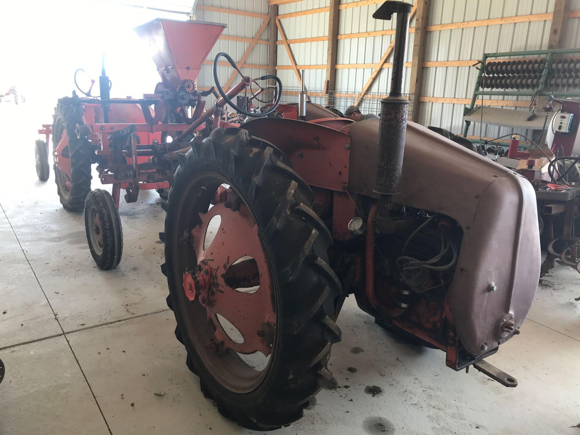 Allis Chalmers "G" Tractor w/ fertilizer side dresser