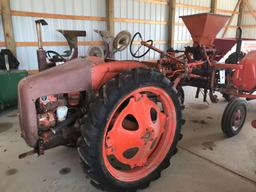 Allis Chalmers "G" Tractor w/ fertilizer side dresser