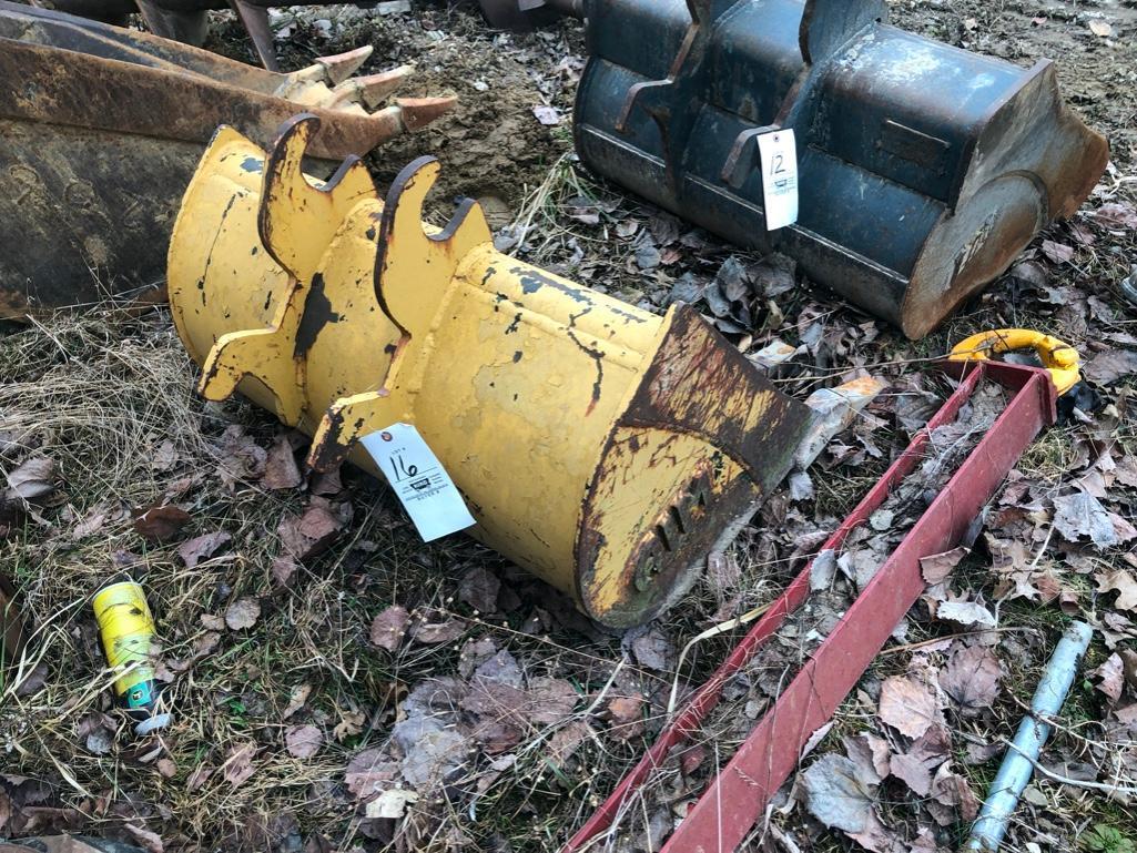 AIM 36-inch tooth bucket off John Deere 35 excavator