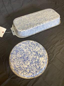 Blue/white graniteware pie plate and cake pan