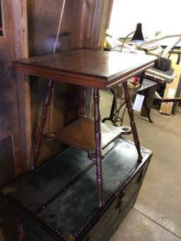Mendel Trunx and lamp table