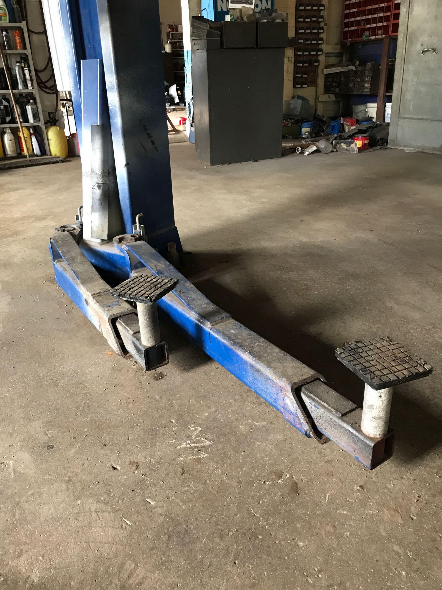 Bend Pak 10,000lb Auto Shop Lift