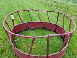 Round bale feeder