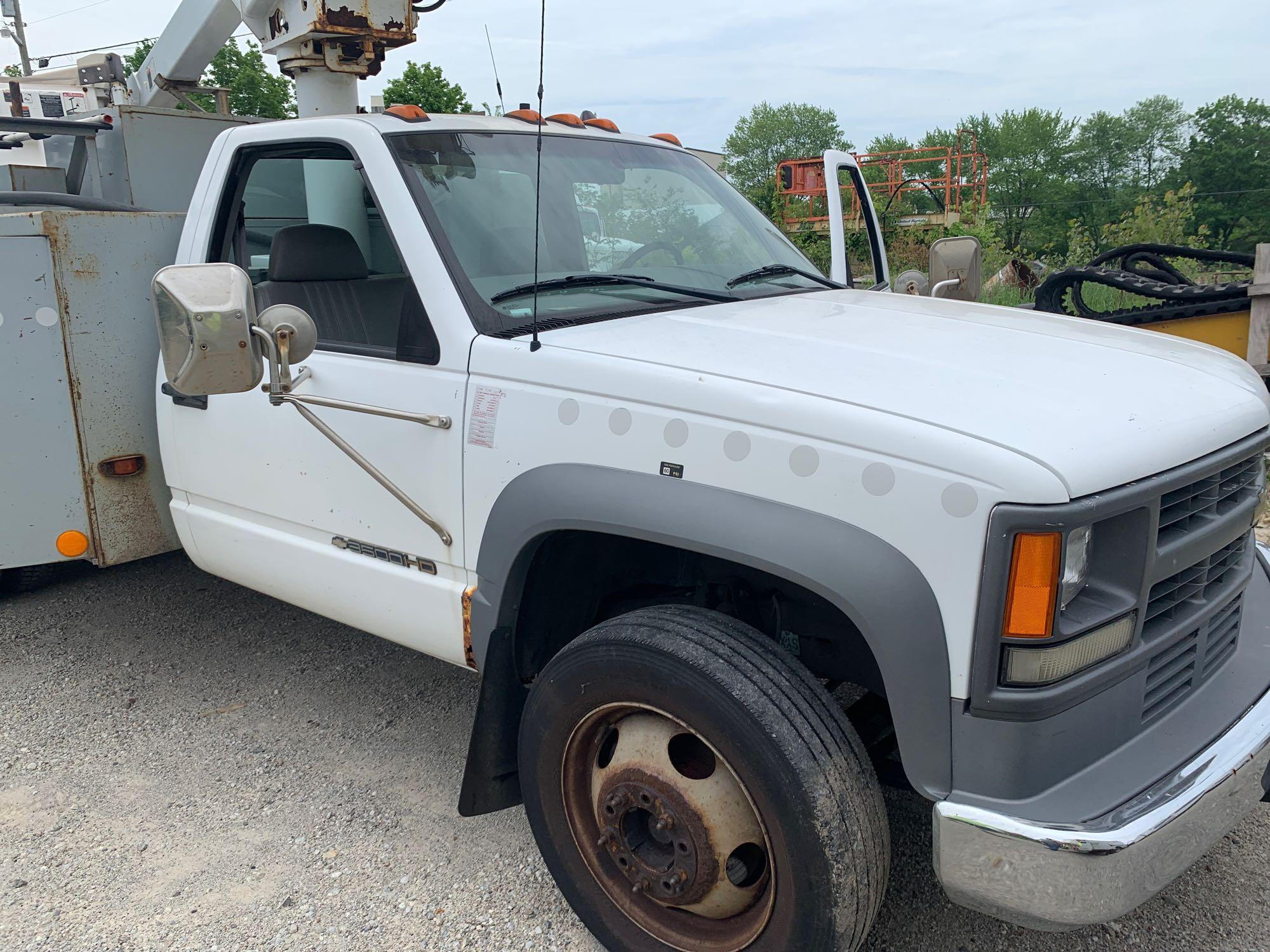 2002 Chevy 3500 w/ Altec 200 30ft Bucket