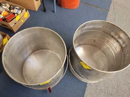 2 10 gal stainless cooking pots