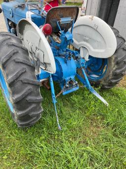 Ford 2000 Tractor