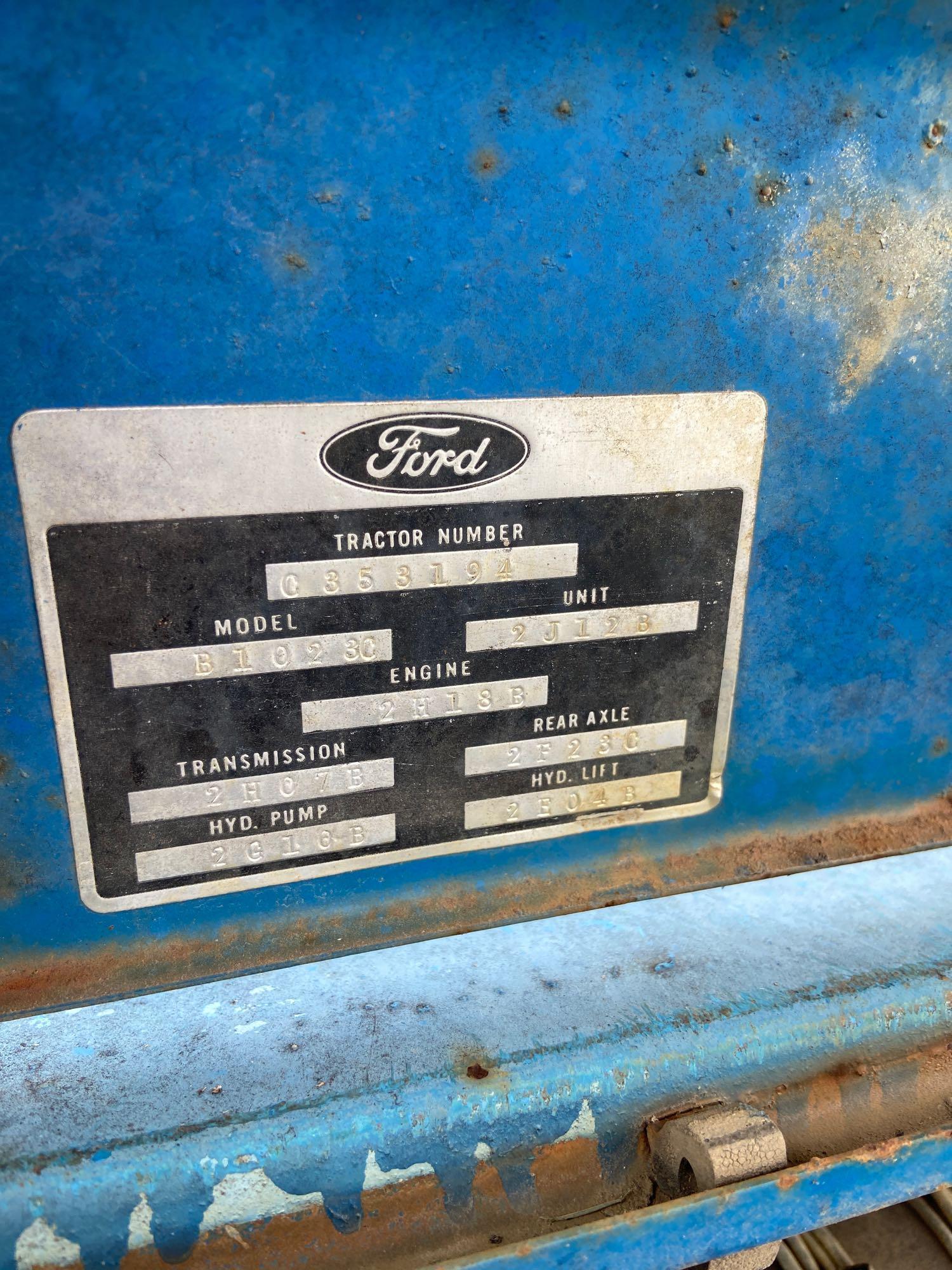 Ford 2000 Tractor