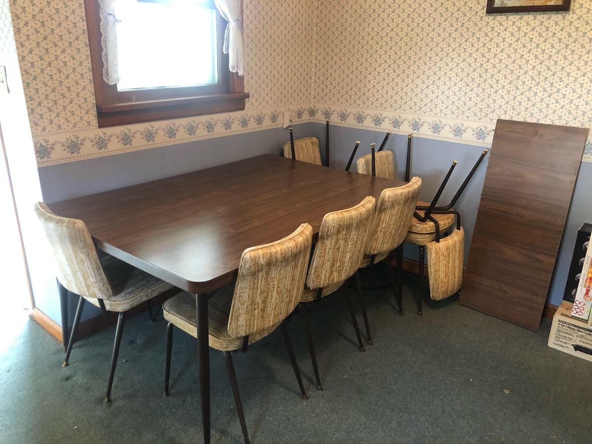 Dinette, (6) Chairs and Extra Leaf