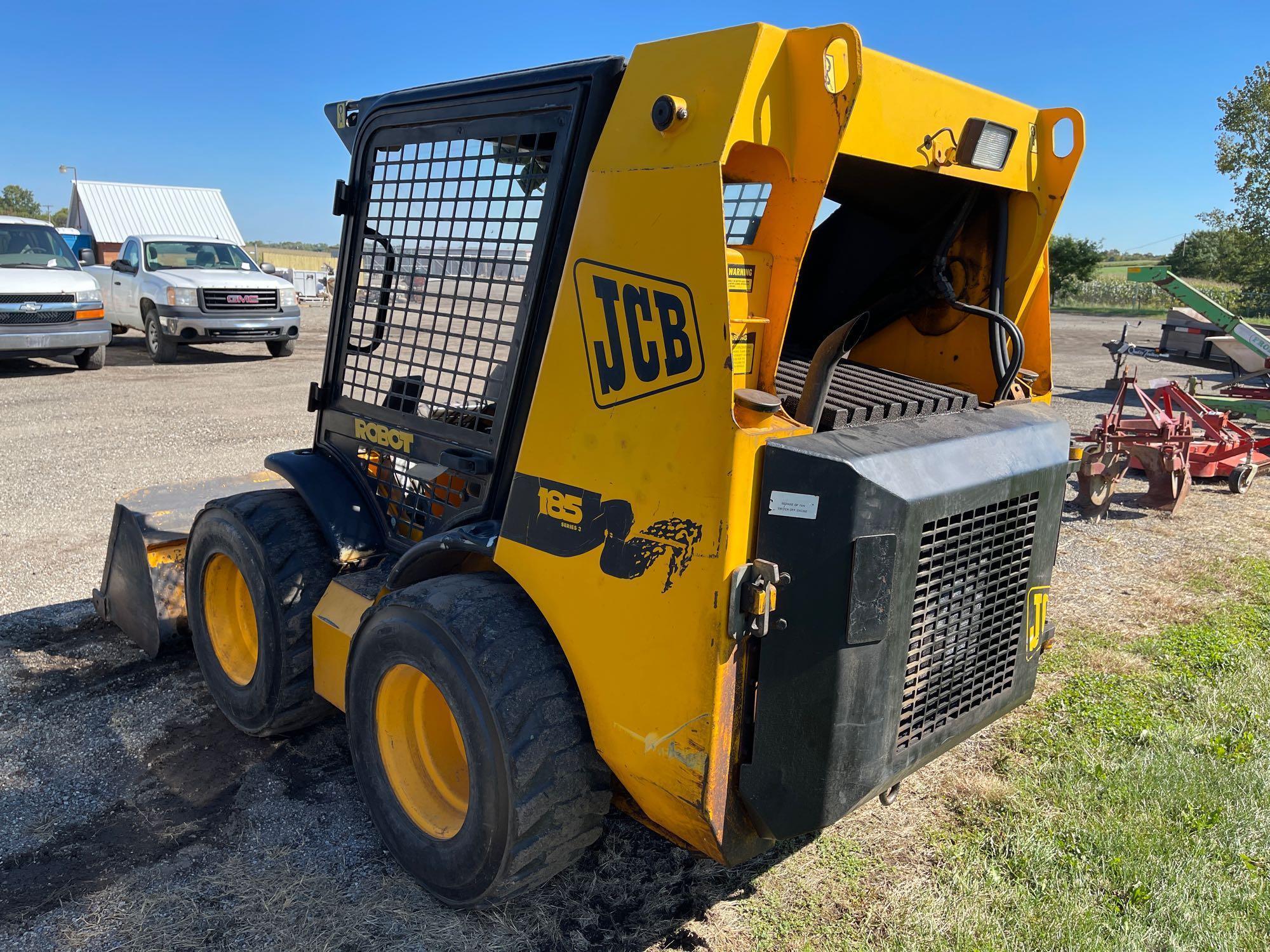 JCB skid loader w material bucket. Remotes. 185 series 3. Shows 1132hrs.