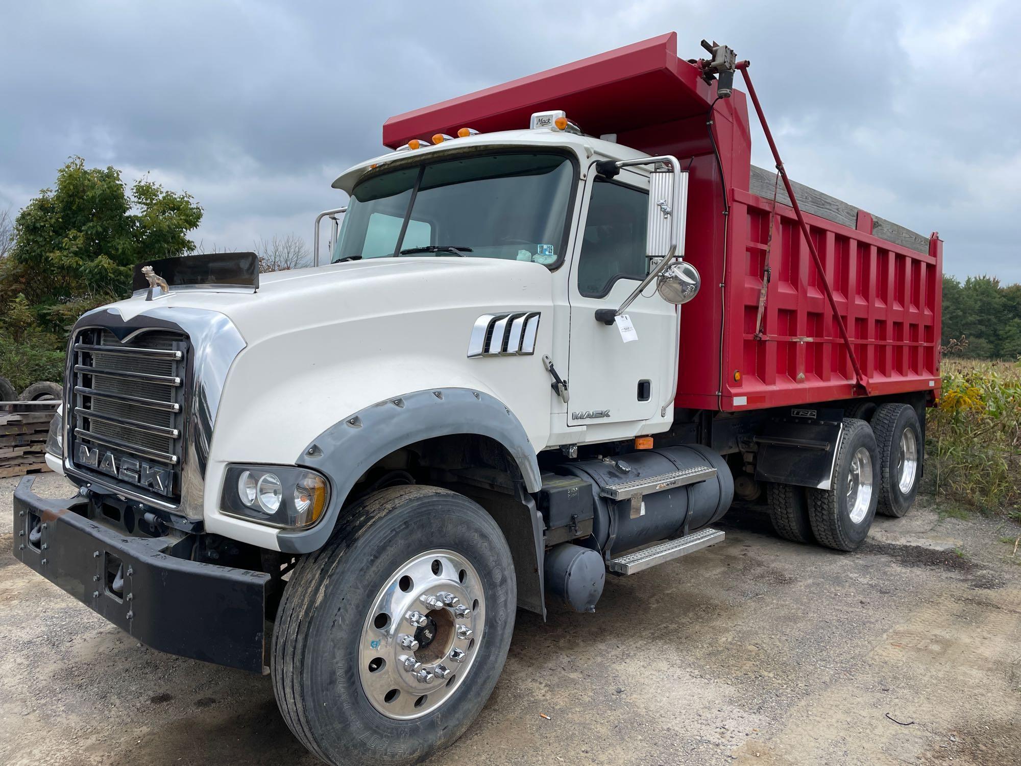 2009-MACK GRANITE DUMP TRUCK