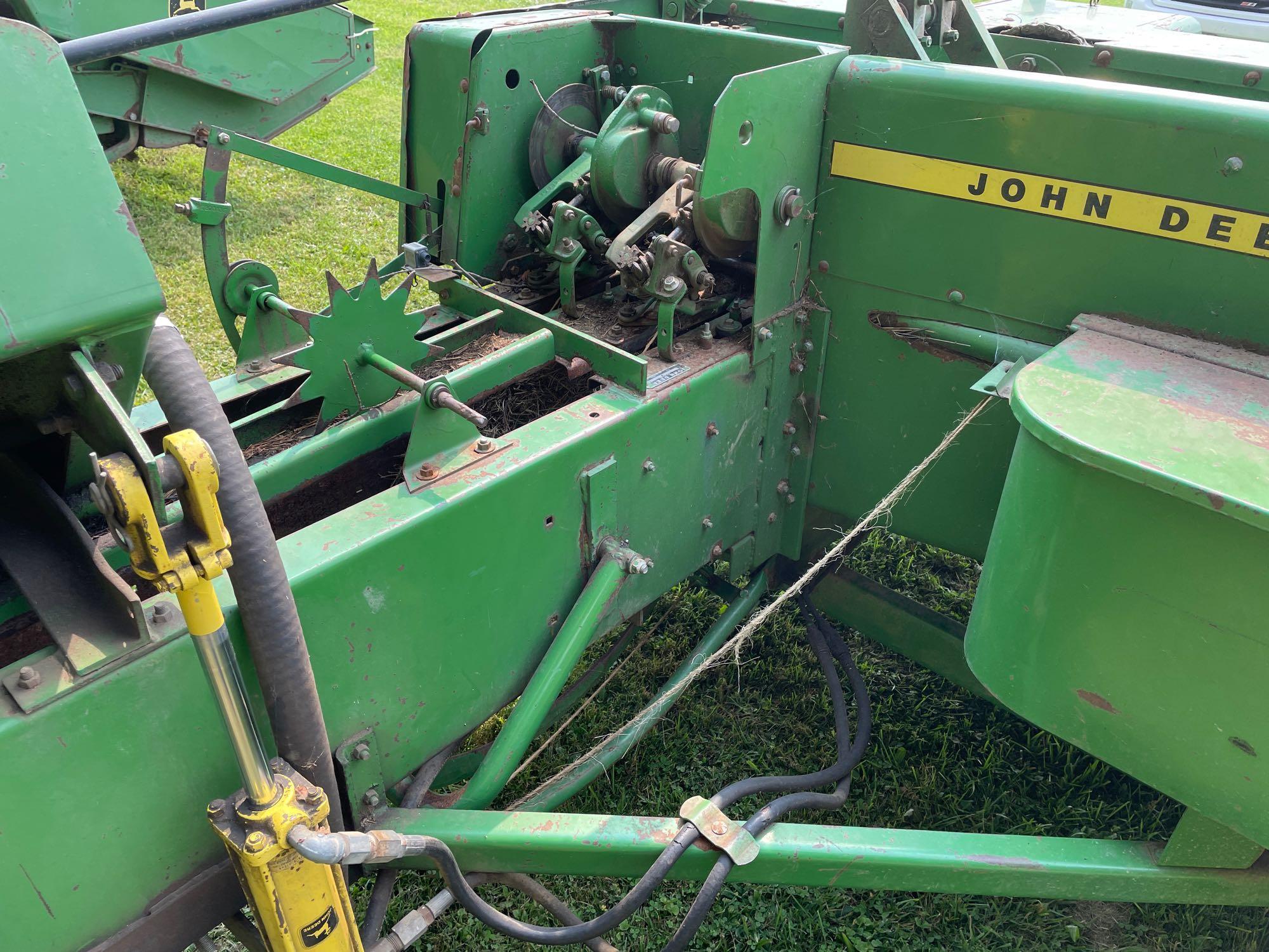 John Deere 336 small sq baler w/pan kicker