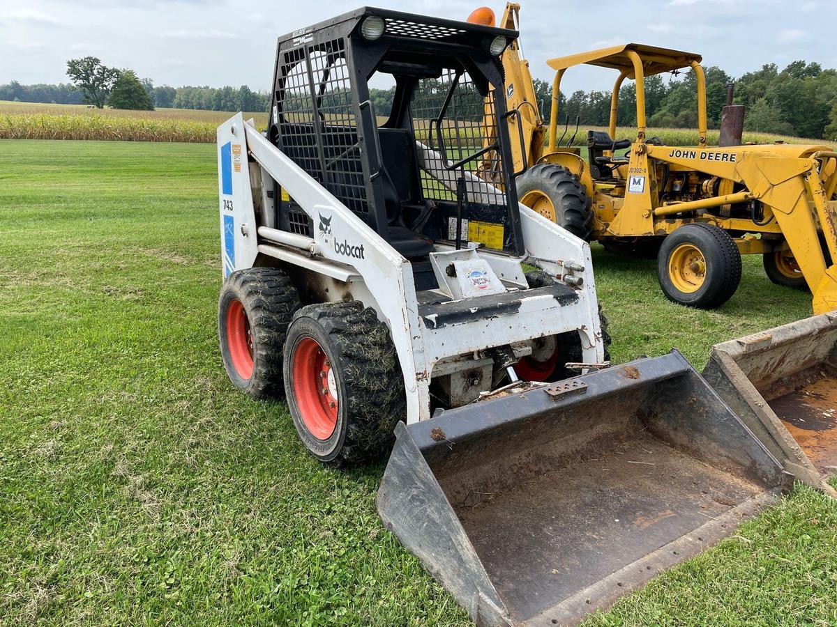 Bobcat 743 skid steer, 5ft bucket ,and 5ft tooth bucket