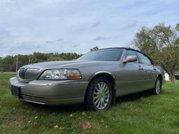 2003 Lincoln Town Car Signature, Clean, only 83k