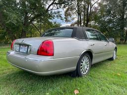 2003 Lincoln Town Car Signature, Clean, only 83k