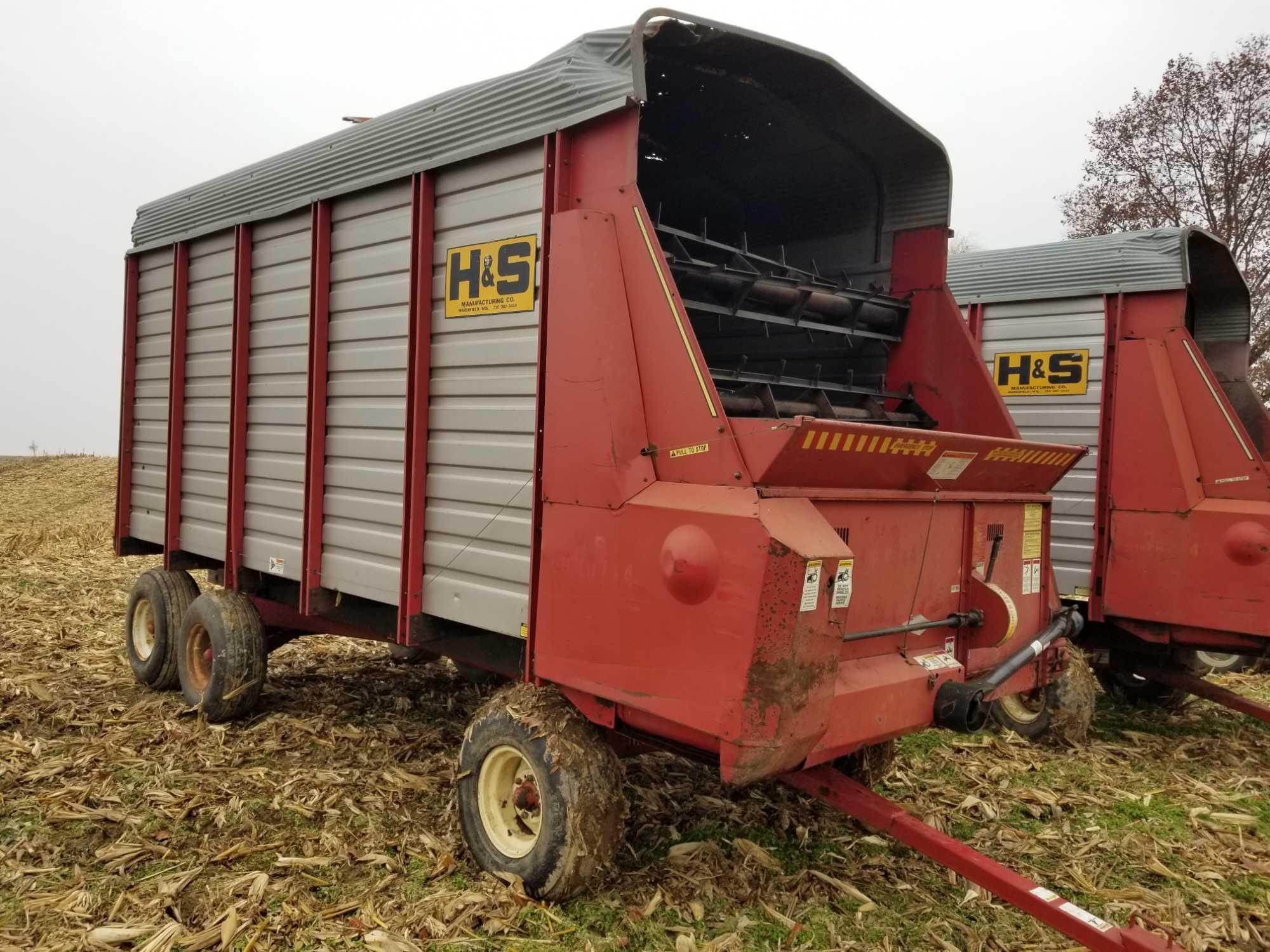 H & S super 7 + 4 silage wagon