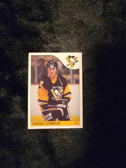 Mario Lemieux 1985-86 Topps Hockey Rookie RC card Pittsburgh Penguins