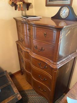 Huntley Dresser with mirror and matching chest of drawers