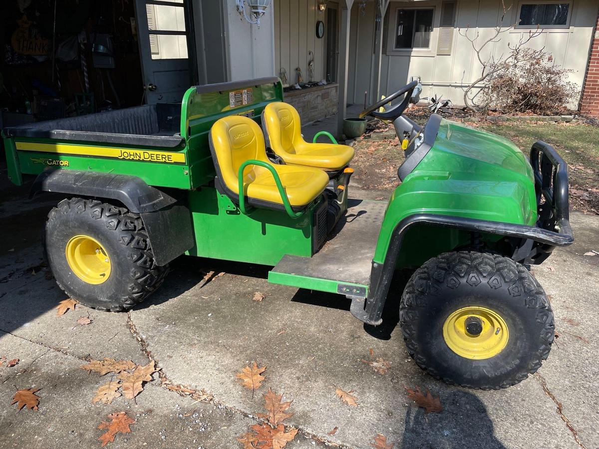 JD Gator TS 4x2 with electric dump