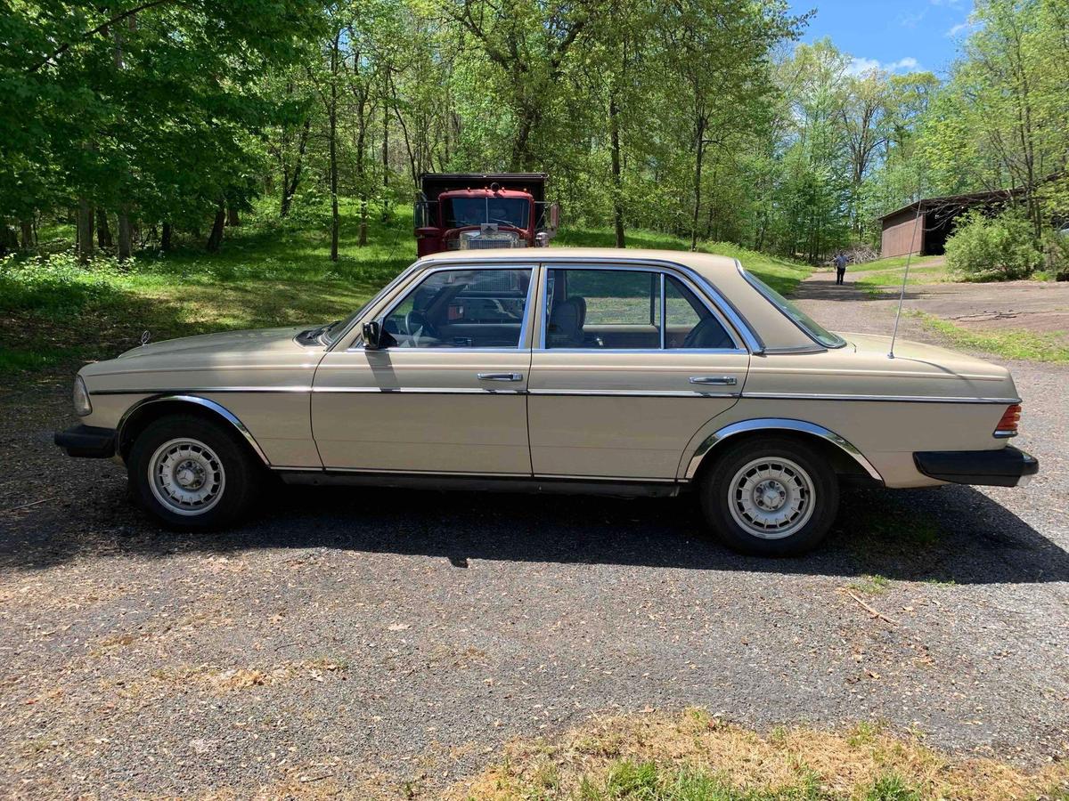 1983 Mercedes Benz , alloy wheels, sunroof, power windows, never driven in snow - clean inside & out