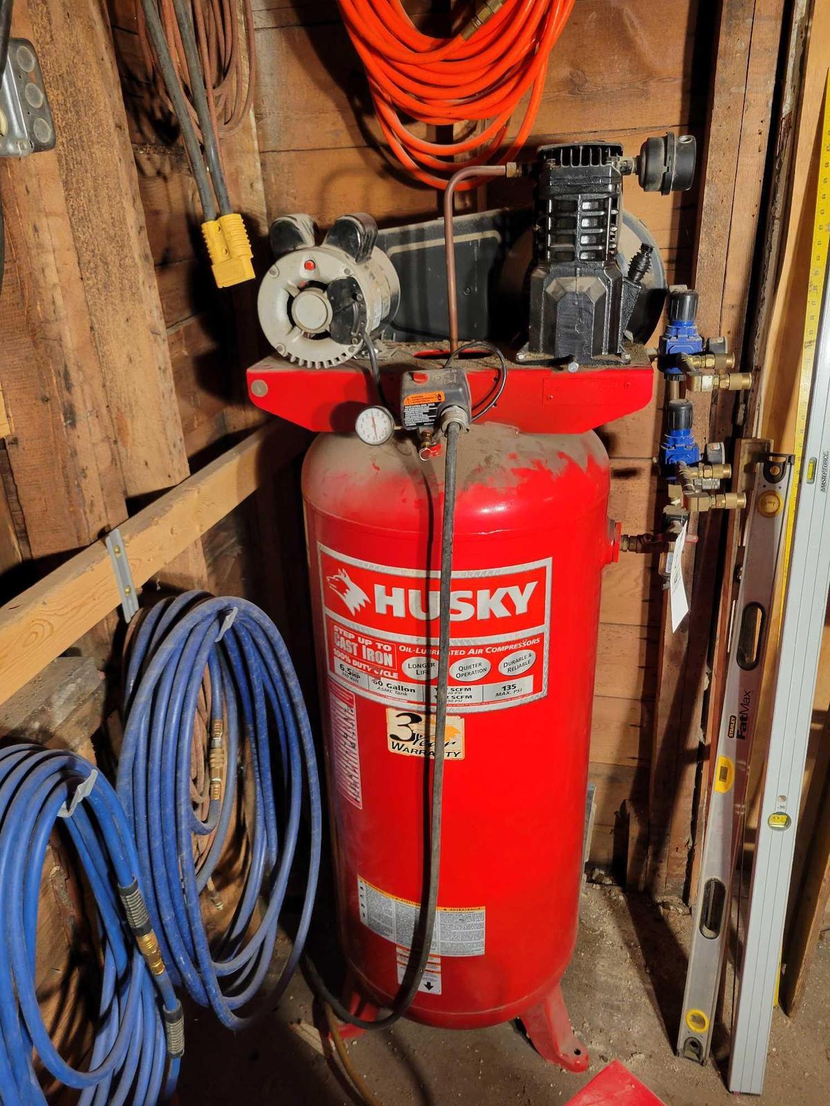 Husky 60gal 6.5hp 135 max psi single phase air compressor with hoses and accessories