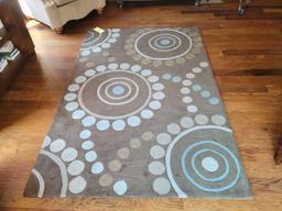 Dayln area rug