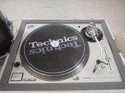 Technics Direct Drive Turn Table System w/ AZ-IZ Flight & Road Case