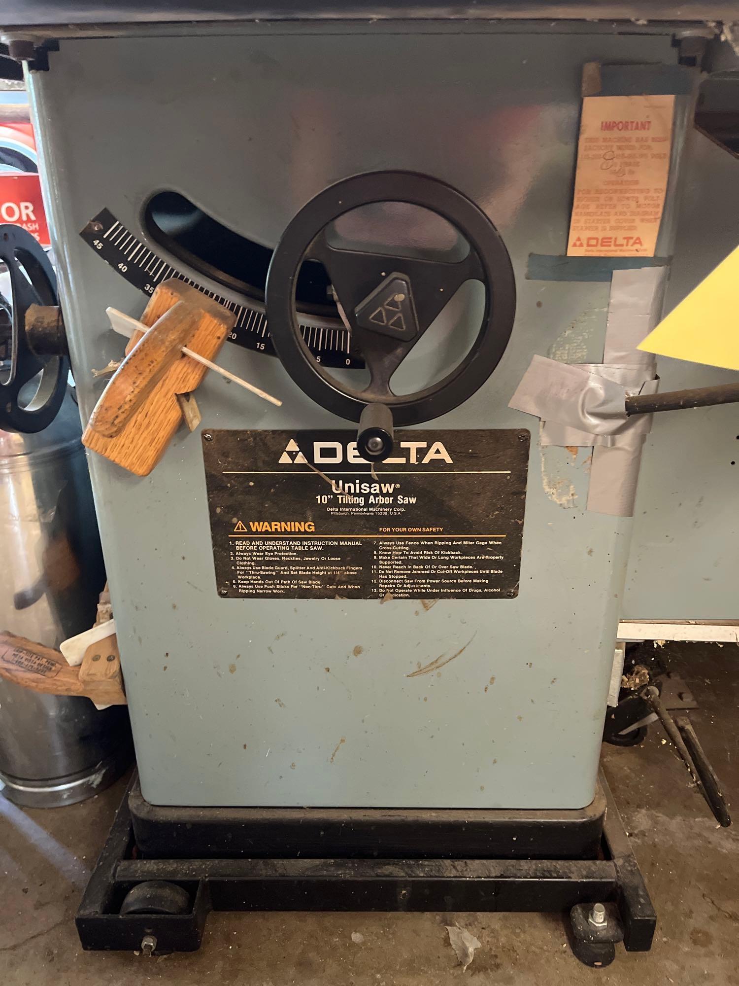 Delta 10 inch table saw w/ added layout table