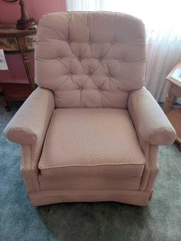 Swiveling Lounge Chair