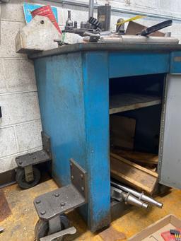 TOOLING WITH METAL CABINET