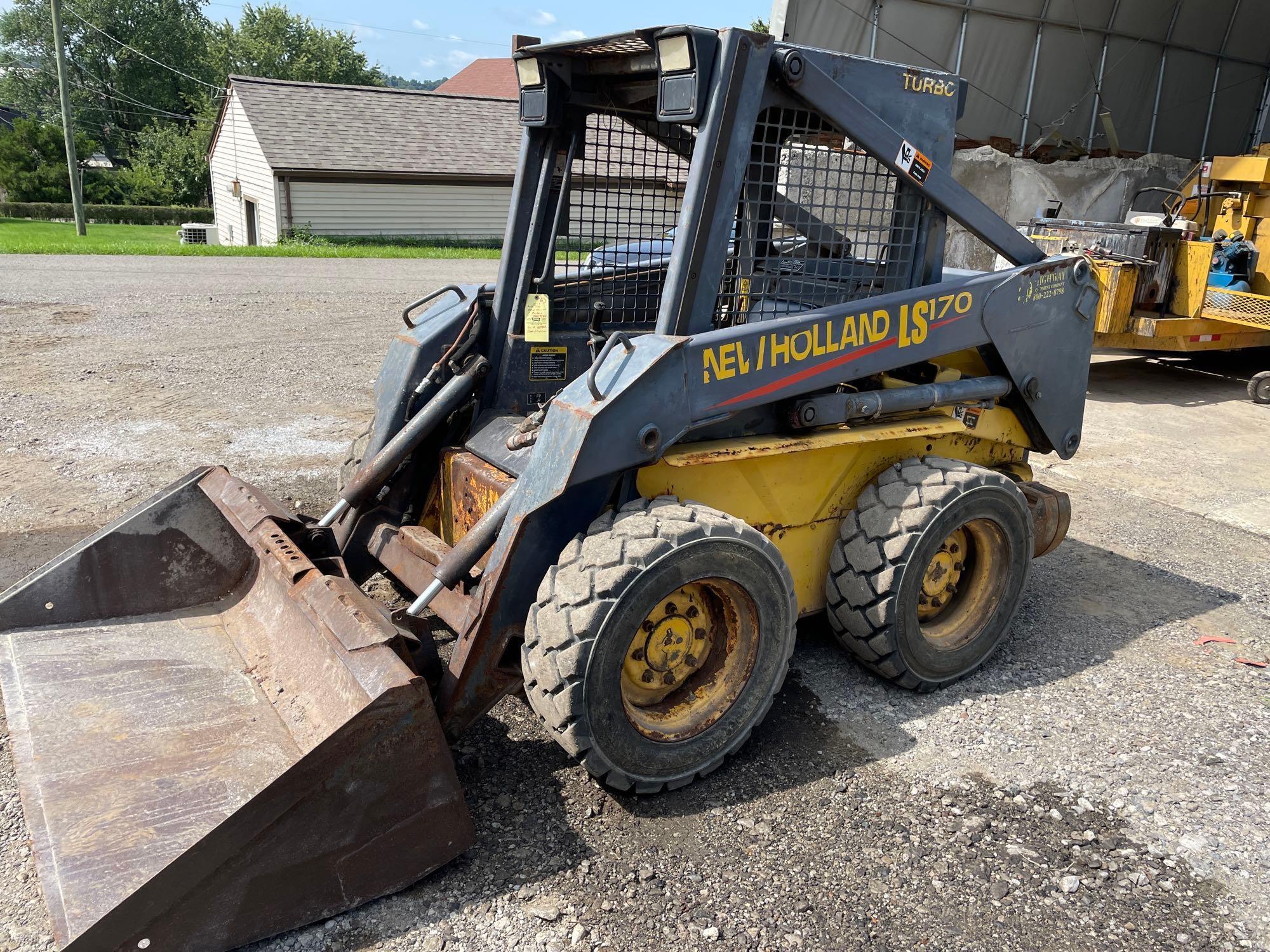 New Holland LS170 skid steer with 66in quick tack bucket