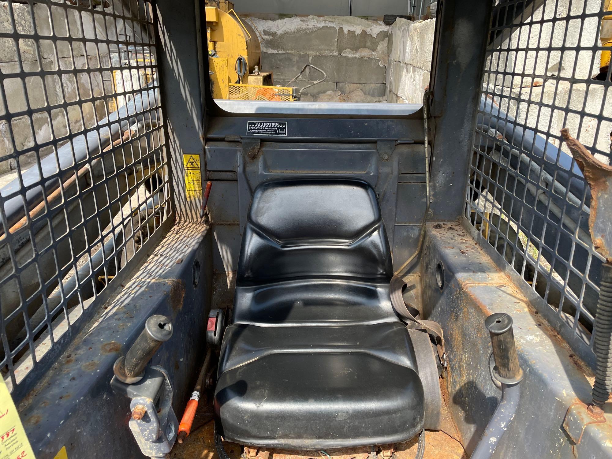 New Holland LS170 skid steer with 66in quick tack bucket