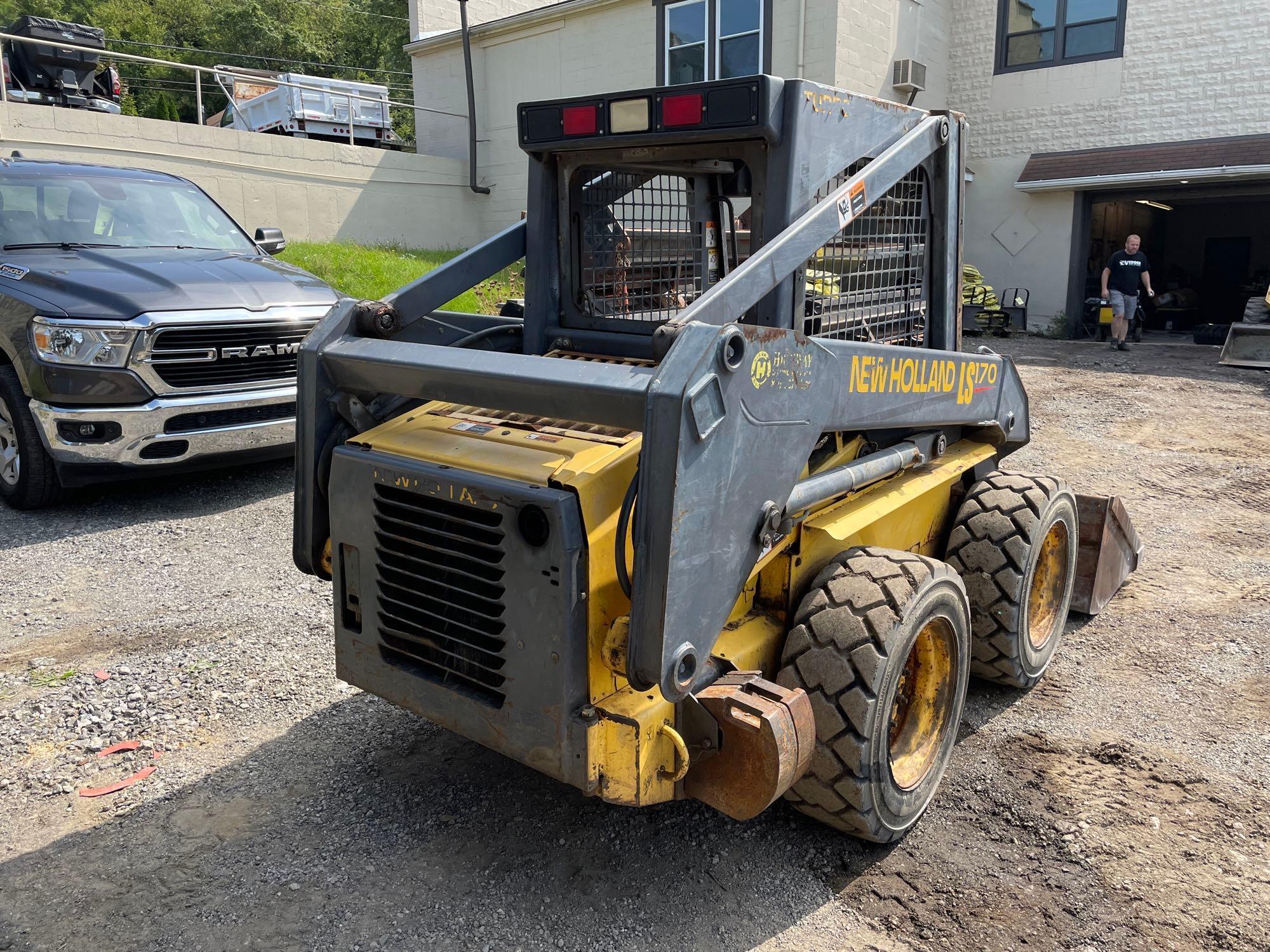 New Holland LS170 skid steer with 66in quick tack bucket