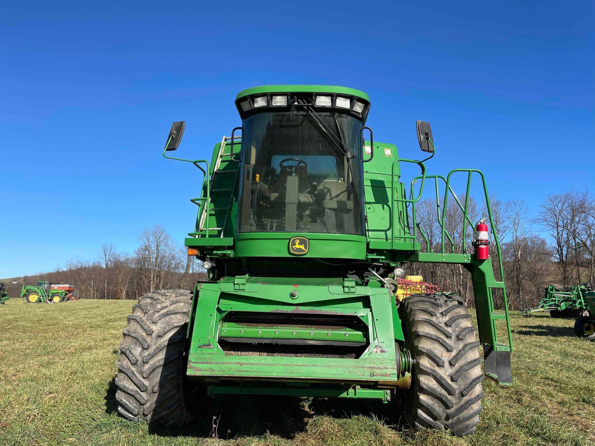 2004 JD 9560 sidehill combine