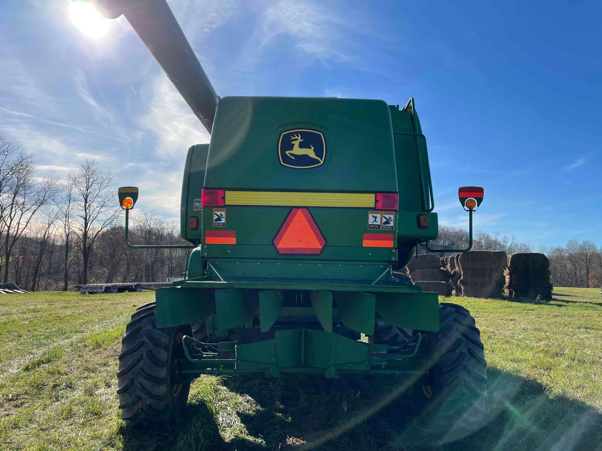 2004 JD 9560 sidehill combine