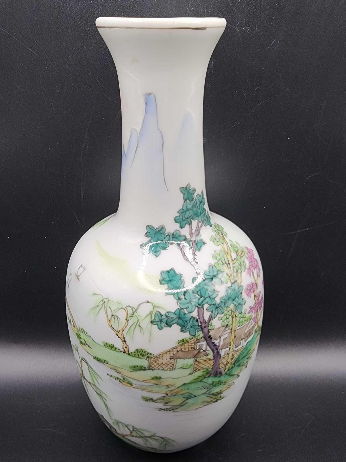 Vintage Chinese / Asian hand painted vase