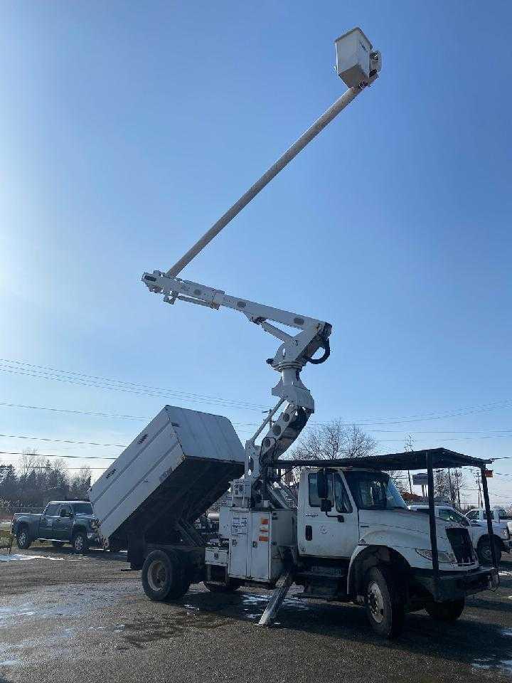 2011 International 4000 boom truck, 75ft, with dump box