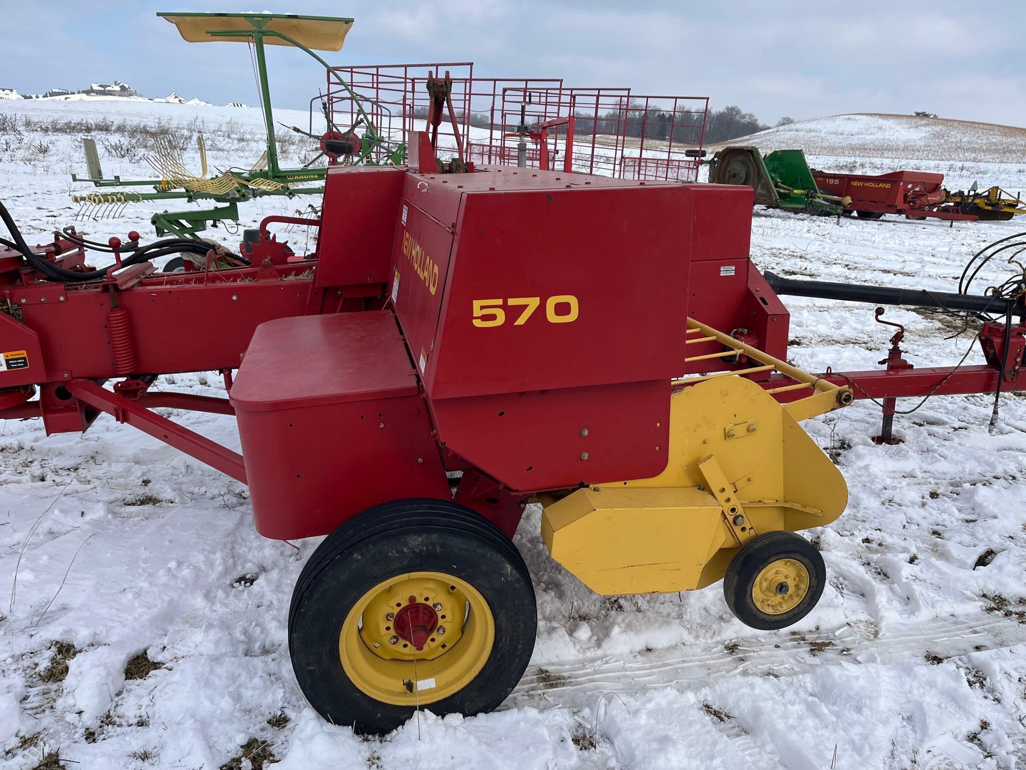 New Holland, 570 SQUARE BALER with BELT THROWER