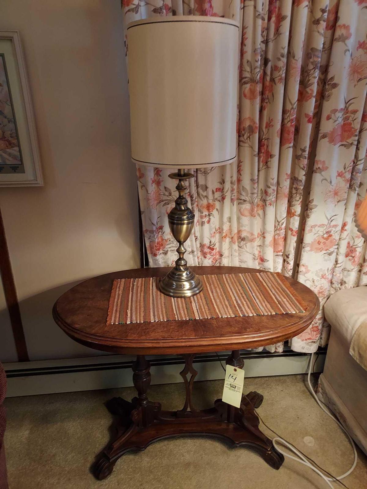 Ornate Base Side Table w/ Lamp