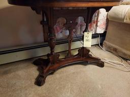 Ornate Base Side Table w/ Lamp